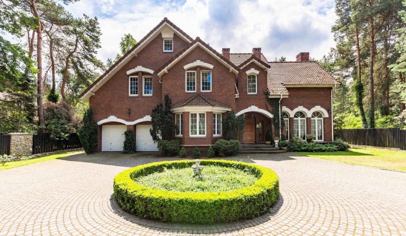 does homeowners insurance cover roof leaks