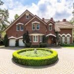 does homeowners insurance cover roof leaks