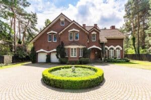 does homeowners insurance cover roof leaks