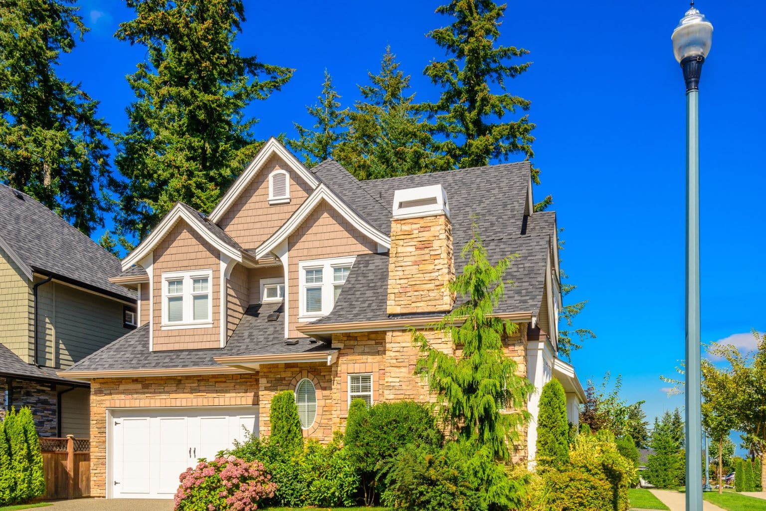 What Does Homeowners Insurance Cover Compared to a Home Warranty