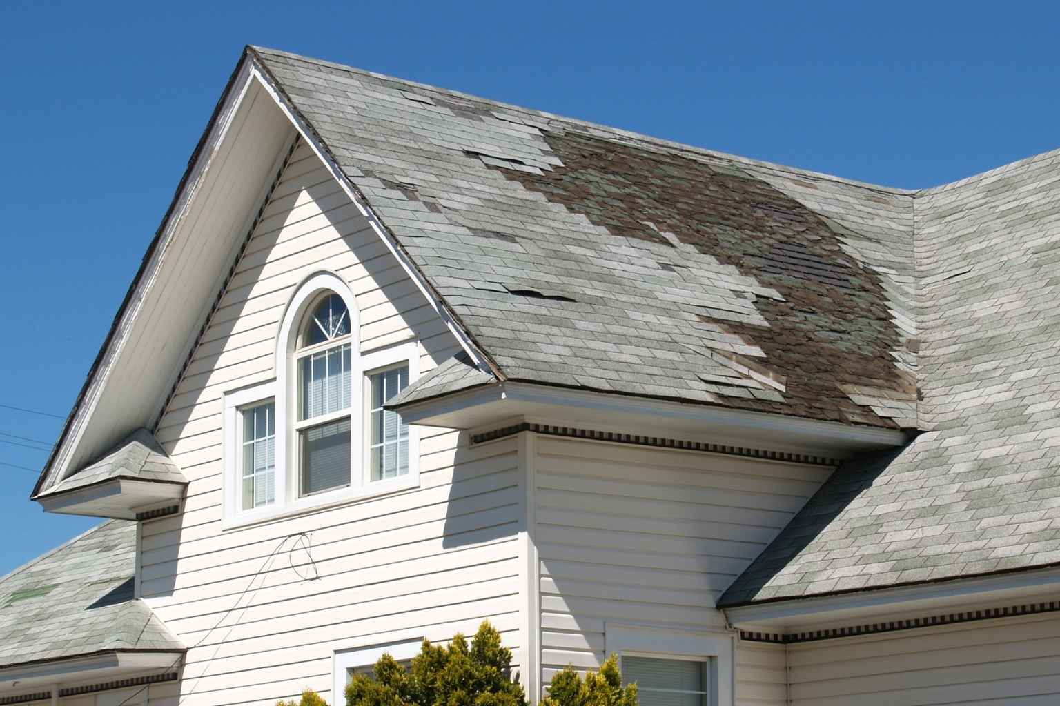 How Does Insurance Deductible Work With Older Roofs